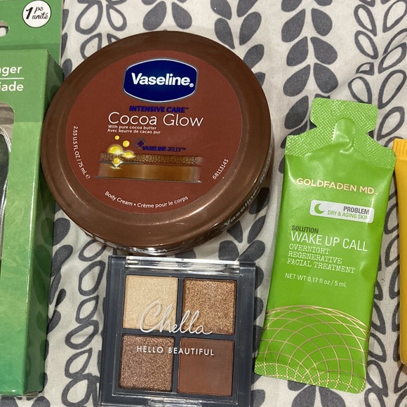 Beauty sample bundle - Picture 3 of 6